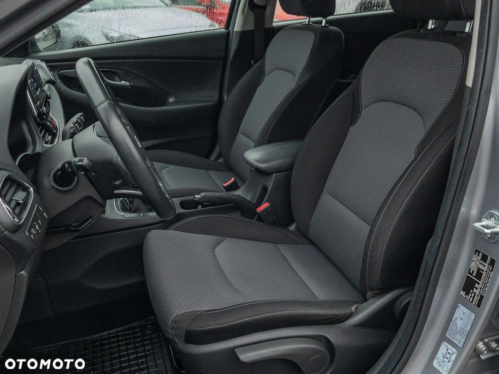 Hyundai i30 1.5 DPI Modern - 23