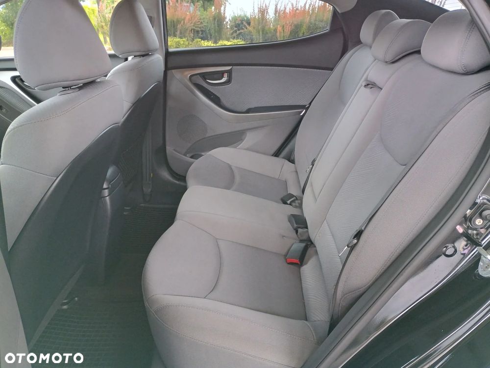 Hyundai Elantra 1.6 Comfort - 14
