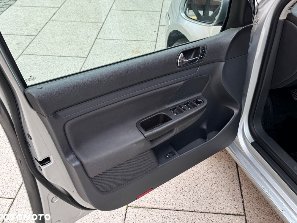 Volkswagen Golf 1.6 Comfortline - 10