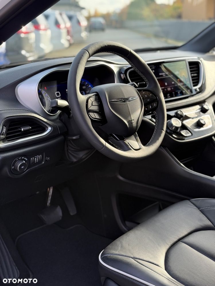 Chrysler Pacifica - 18