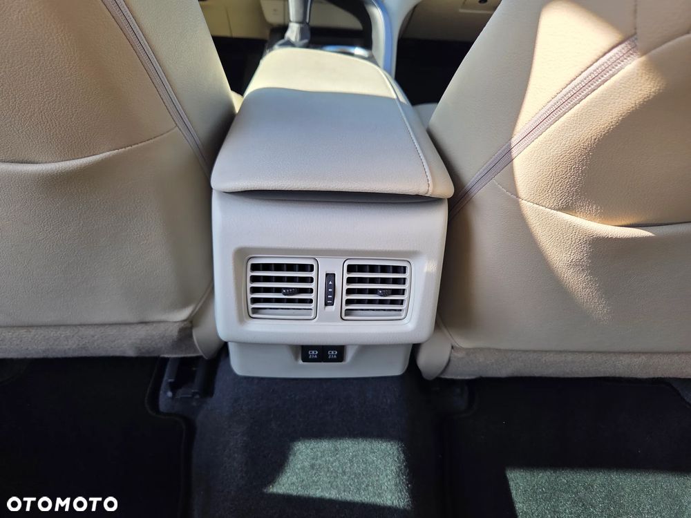 Toyota Camry 2.5 Hybrid Executive CVT - 25