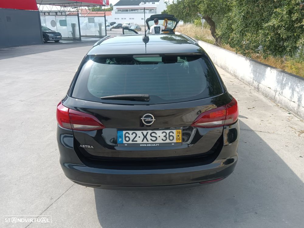 Opel Astra Sports Tourer - 2