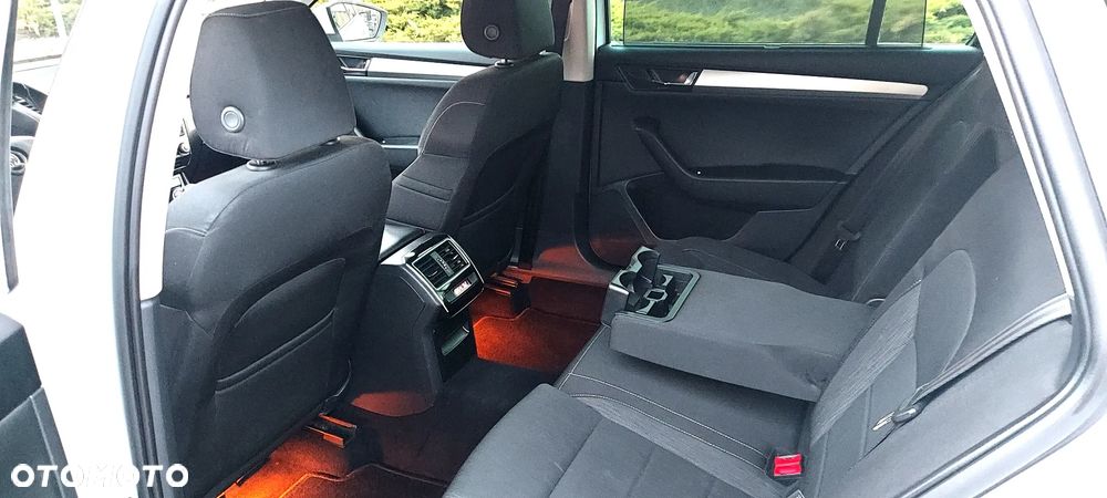 Skoda Superb 2.0 TDI Style - 28