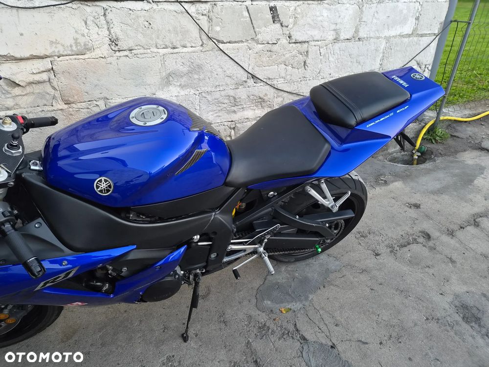 Yamaha R1 - 19