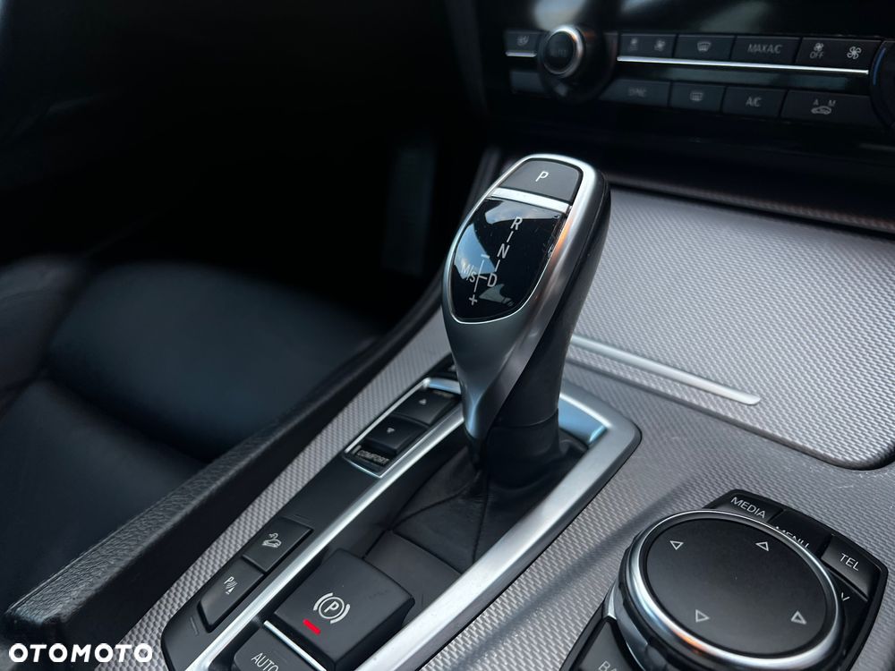 BMW Seria 5 525d xDrive - 16