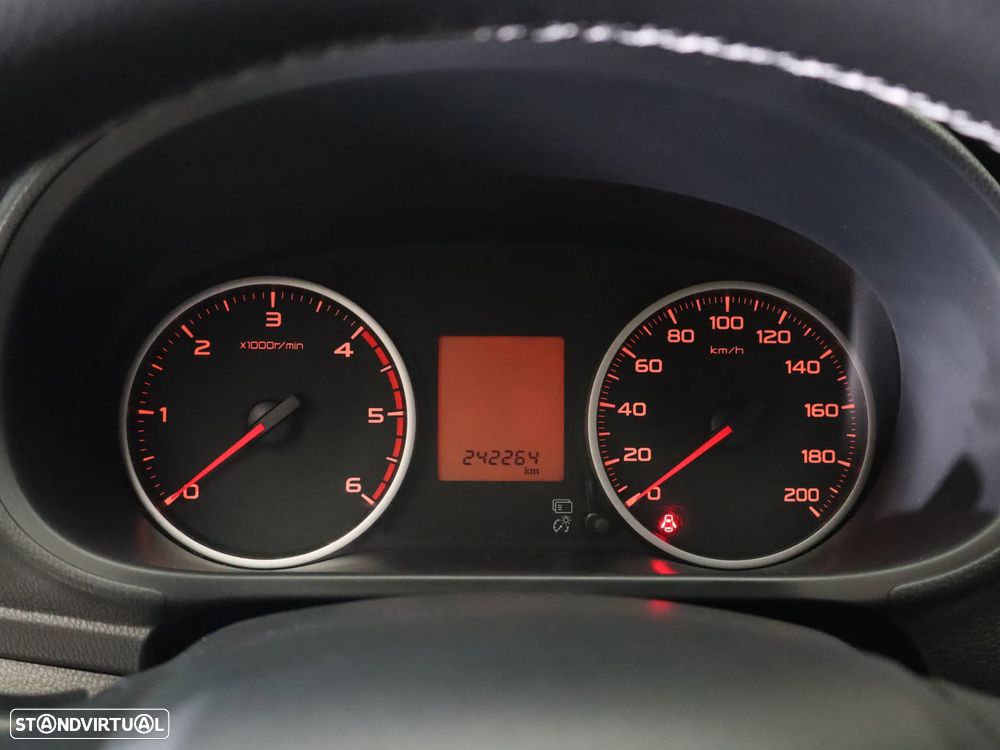 Mitsubishi L200 2.4 DI-D Club Invite 4WD - 16
