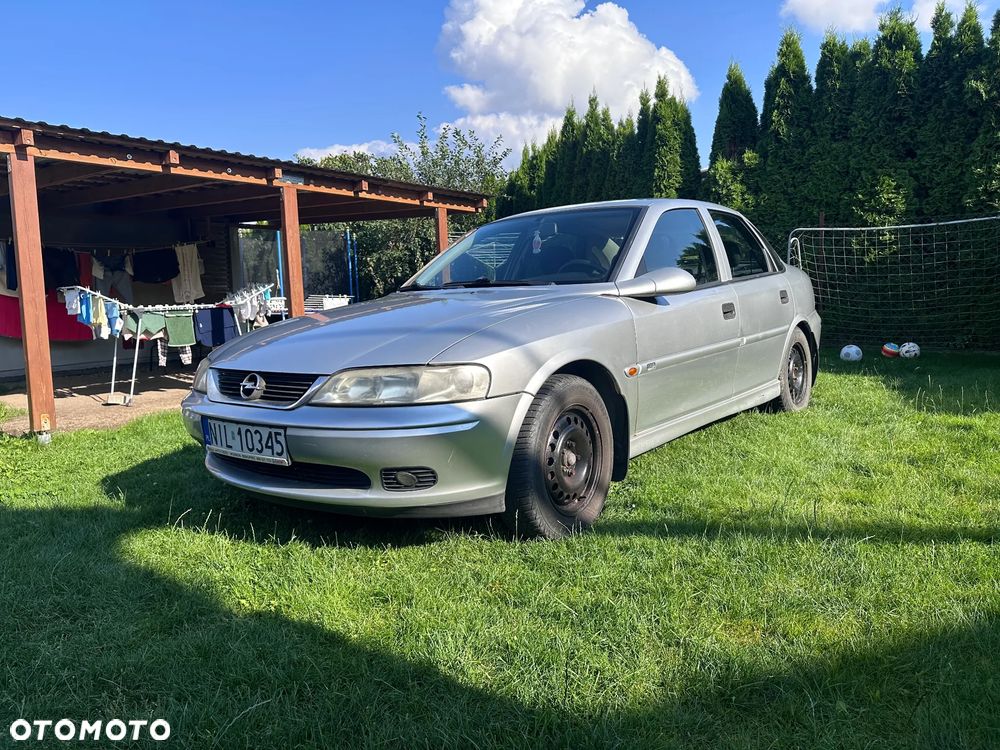 Opel Vectra 1.8 CDX - 4
