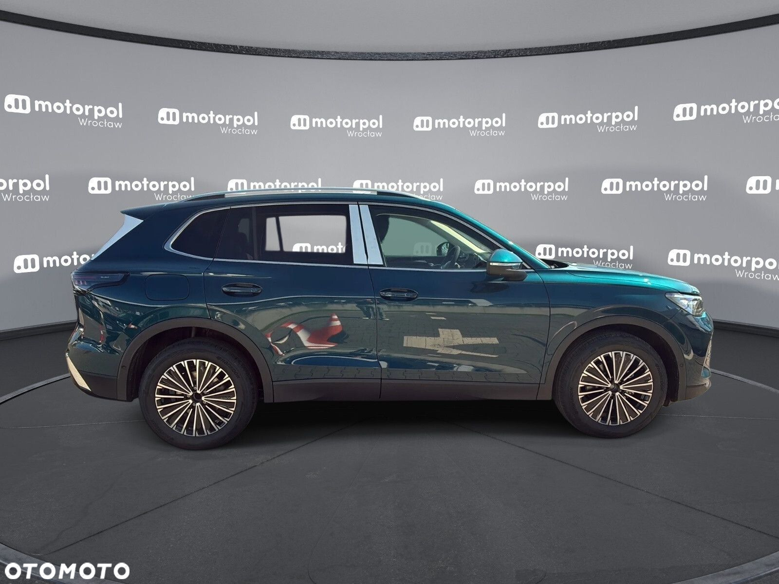 Volkswagen Tiguan - 11