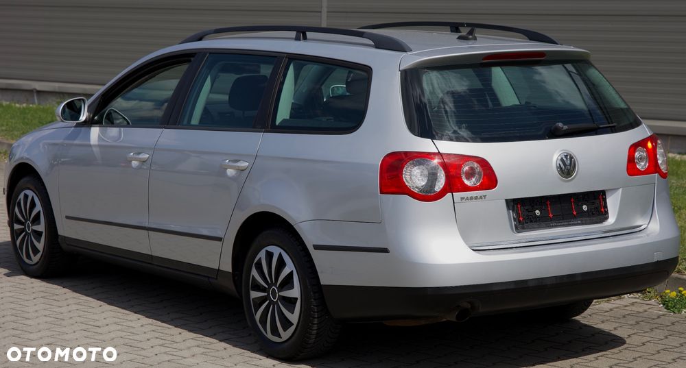 Volkswagen Passat 1.6 FSI Trendline - 17