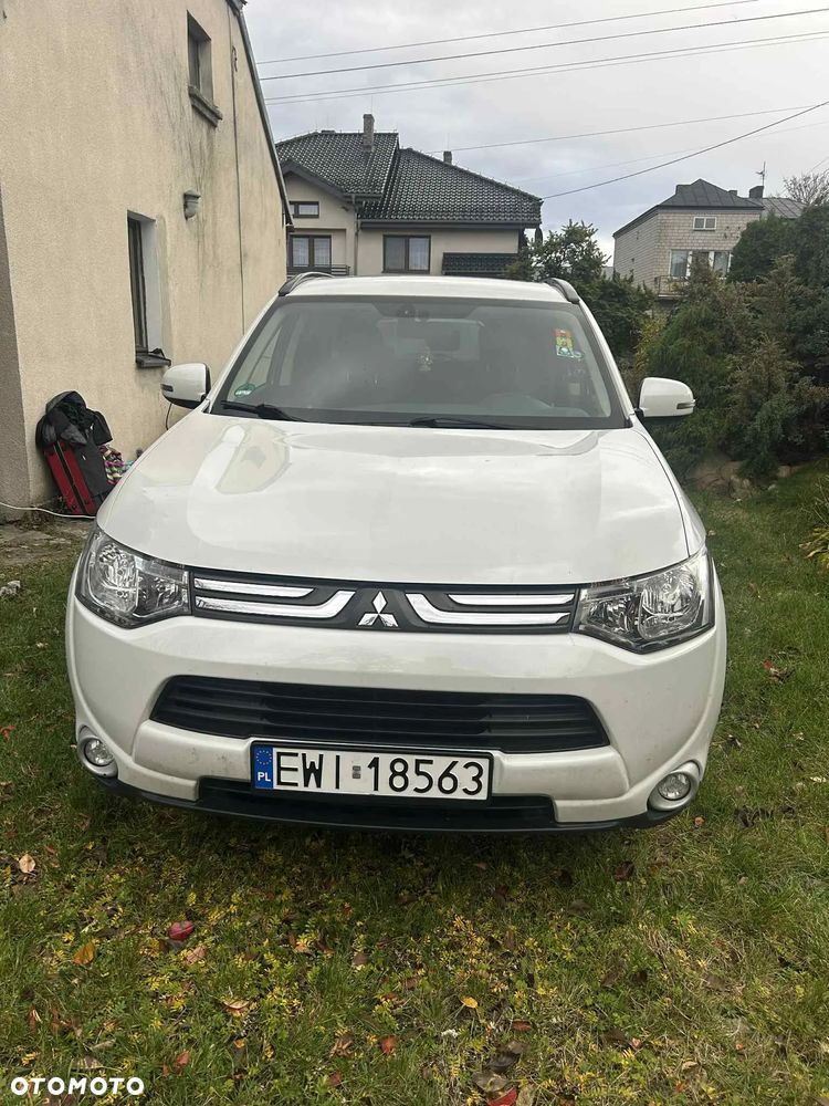 Mitsubishi Outlander 2.0 Invite + 2WD - 4