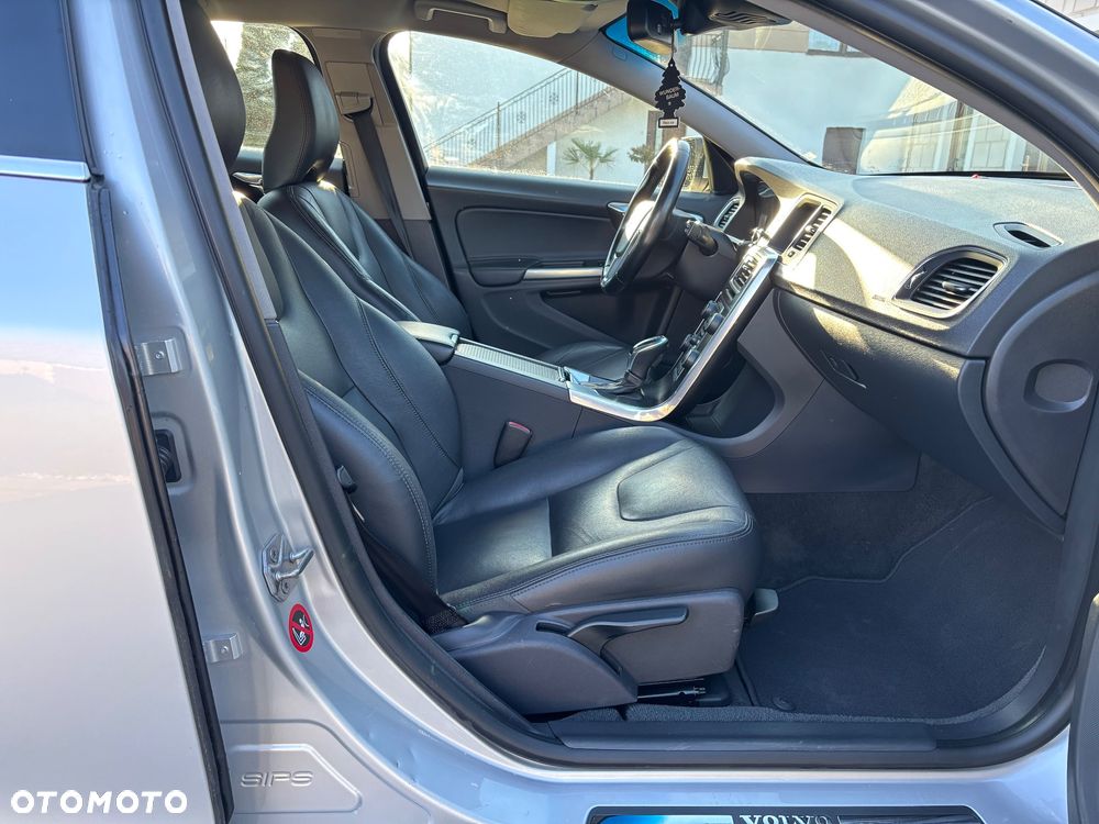 Volvo V60 D4 Geartronic Momentum - 17