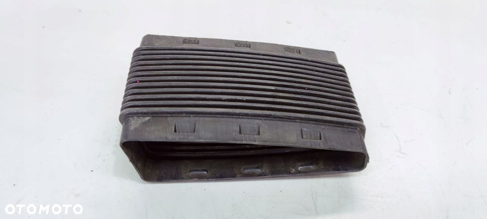 DOLOT WLOT POWIETRZA AUDI A4 B7 8E0129739C - 3