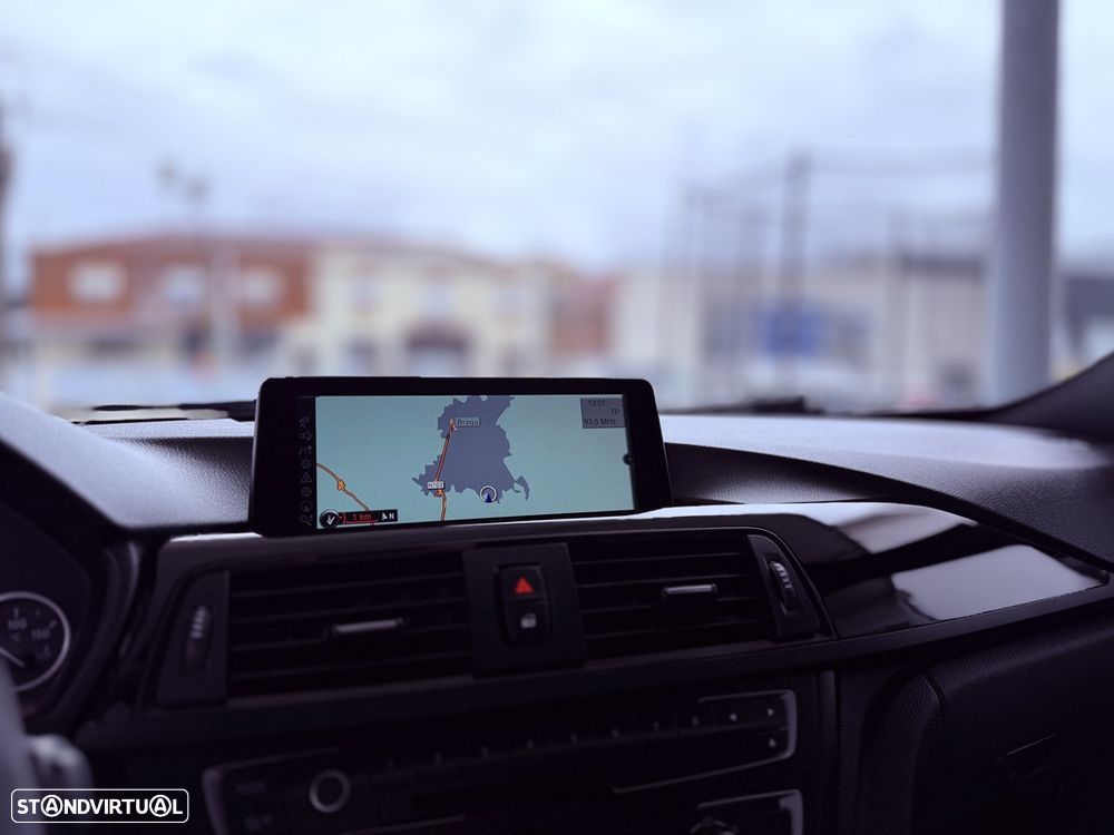 BMW 320 d Auto Pack M - 31