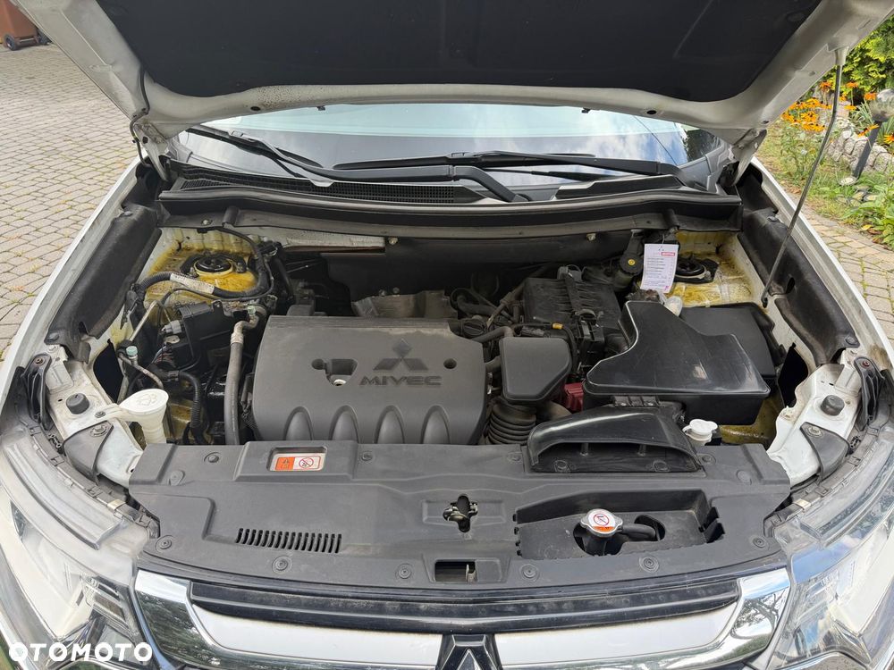 Mitsubishi Outlander 2.0 Instyle Navi 4WD CVT - 15