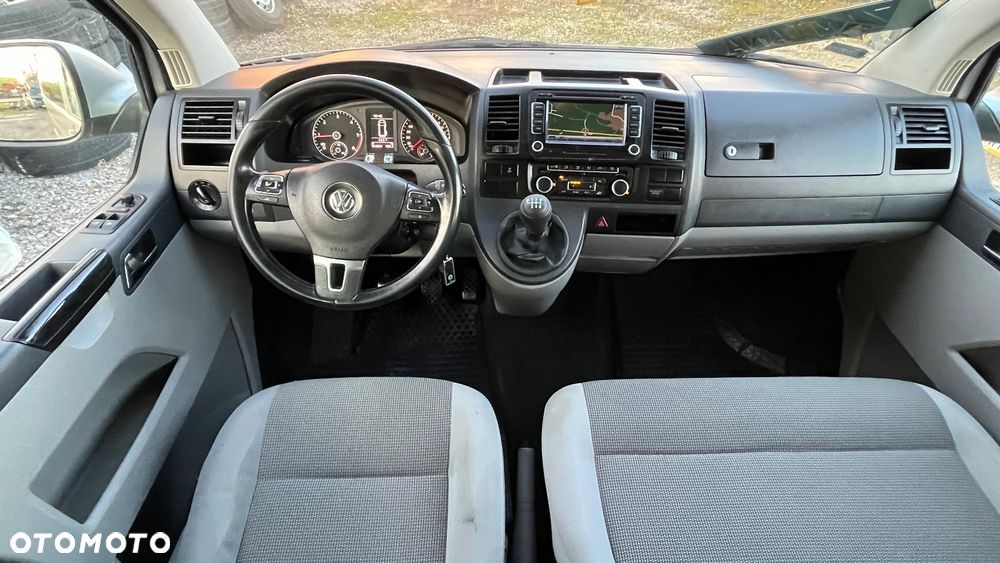 Volkswagen Caravelle - 8