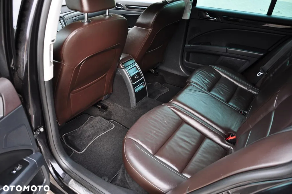 Skoda Superb 2.0 TDI L&K DSG - 26