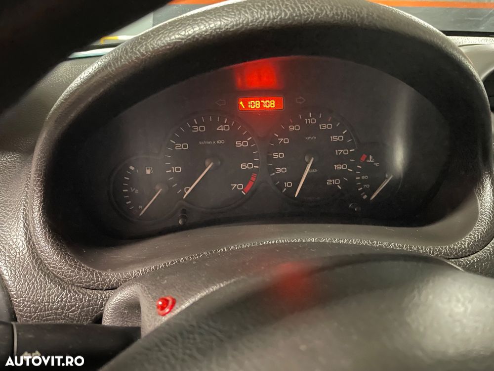 Peugeot 206 1.4E Sedan - 10