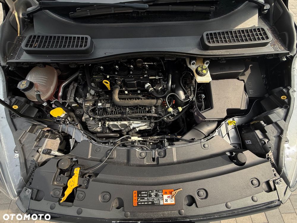 Ford Kuga 1.5 EcoBoost 2x4 ST-Line - 38
