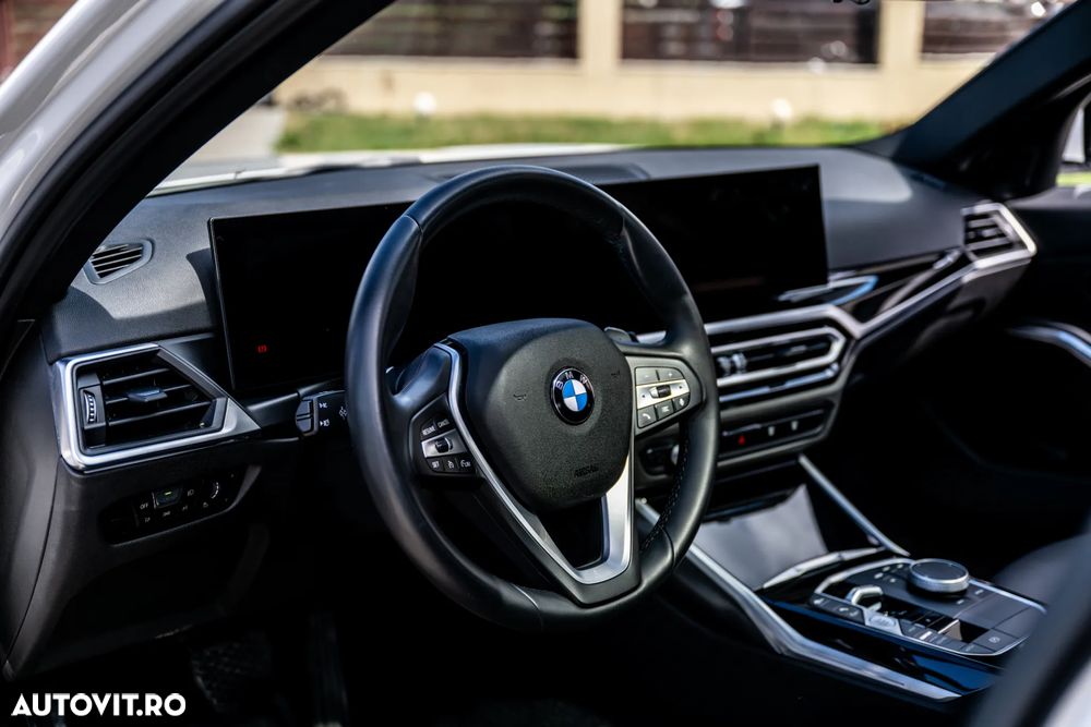 BMW Seria 3 330i Aut. Luxury Line - 33
