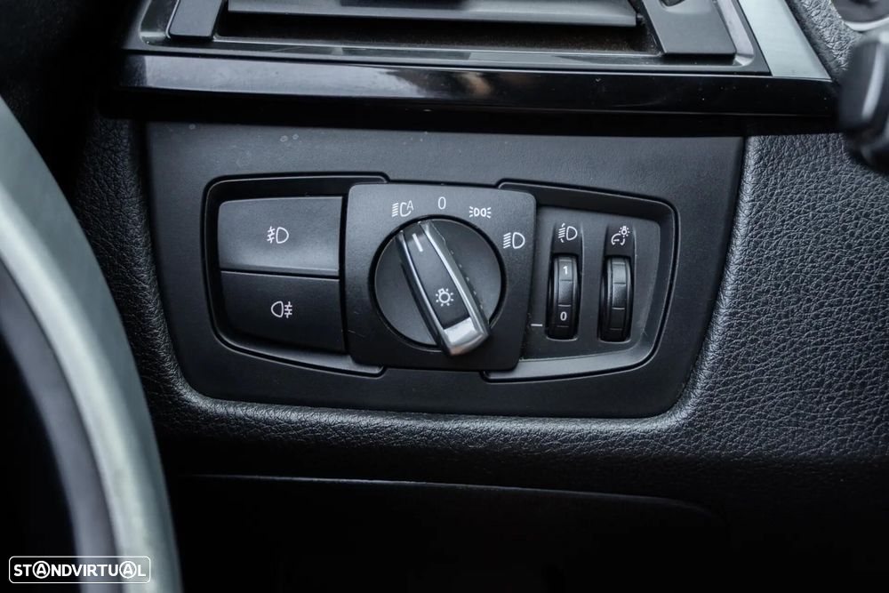 BMW 318 d Auto Line Sport - 43