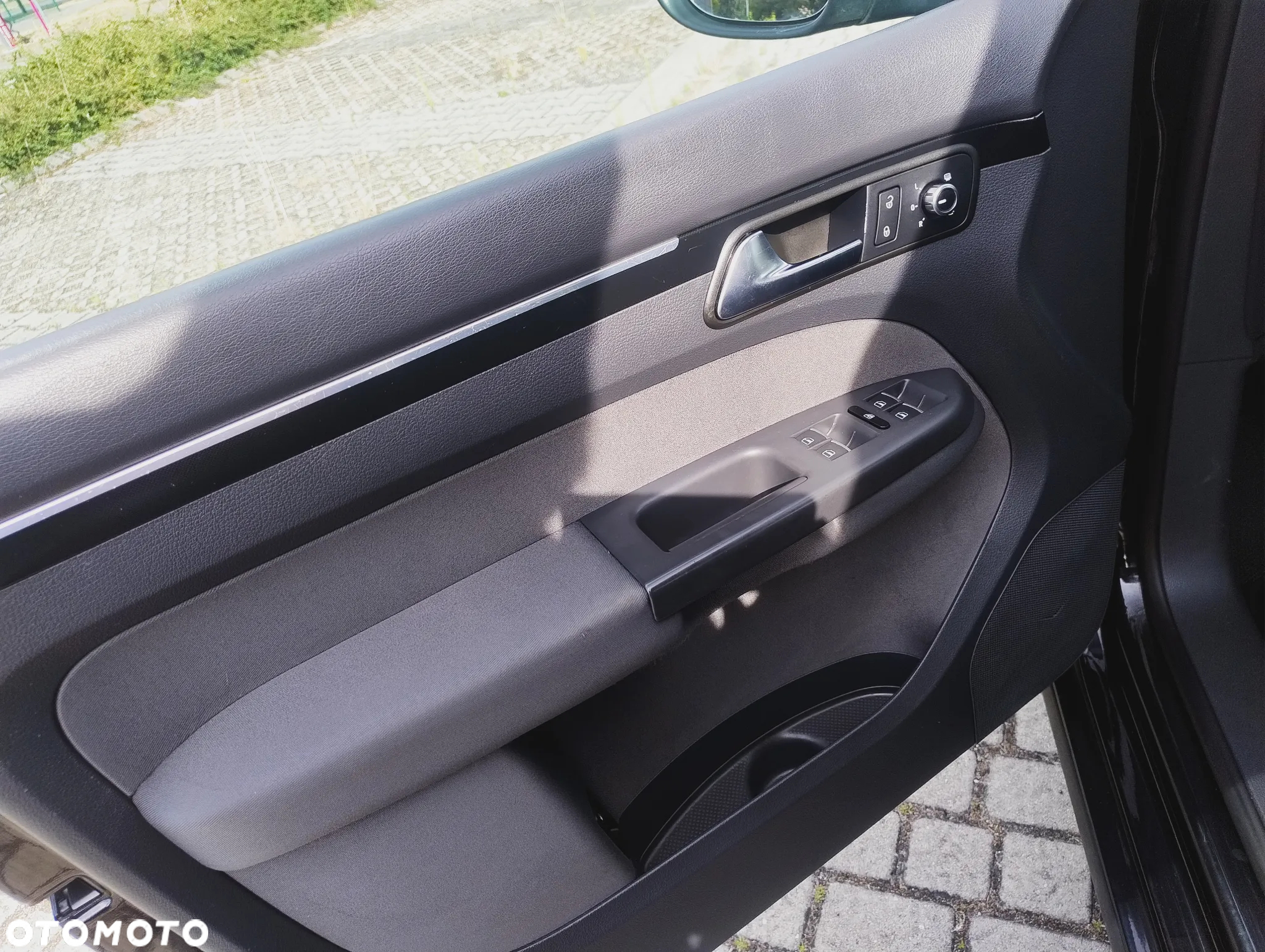 Volkswagen Touran 2.0 TDI DPF DSG Highline - 12