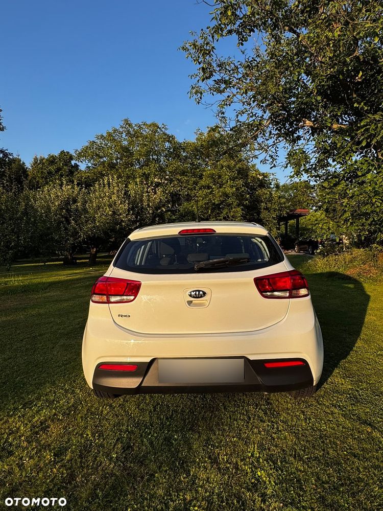 Kia Rio - 16