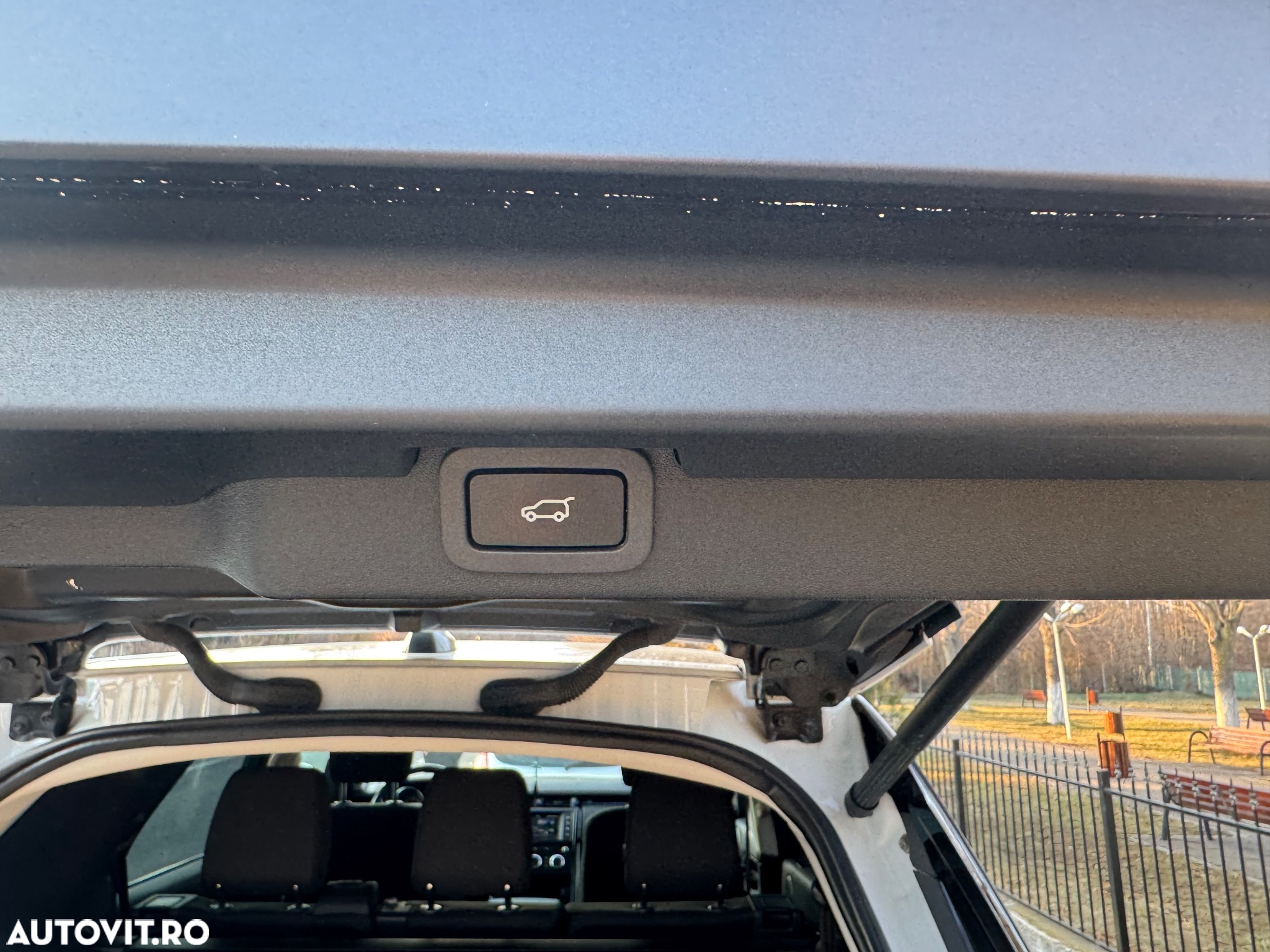 Land Rover Discovery 2.0 L TD4 SE - 19