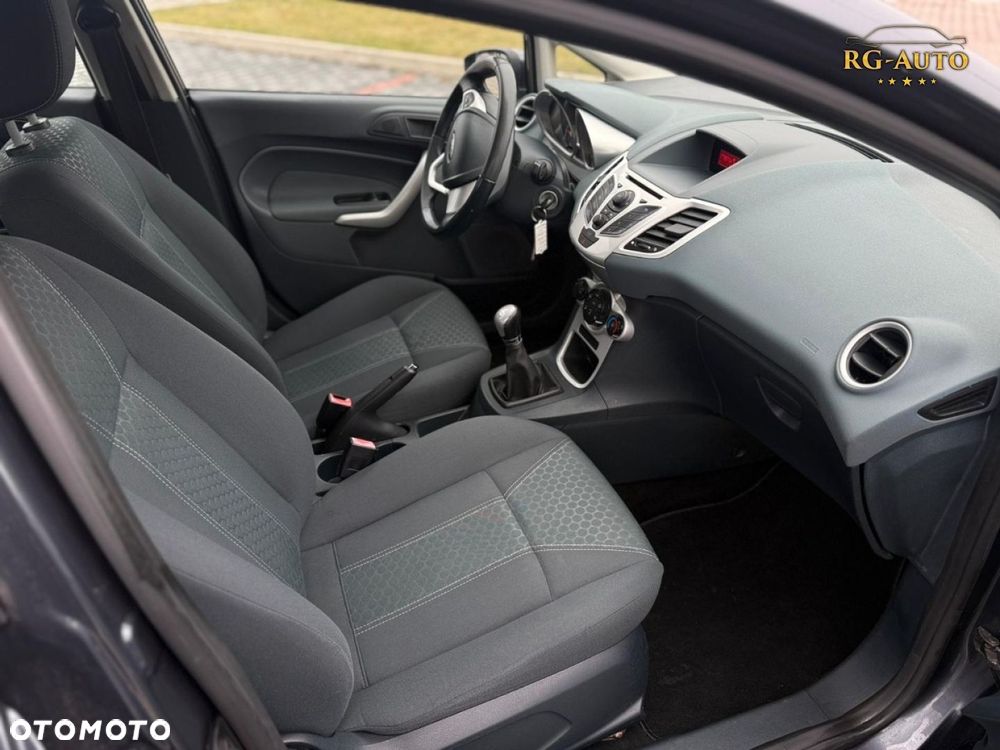 Ford Fiesta - 24