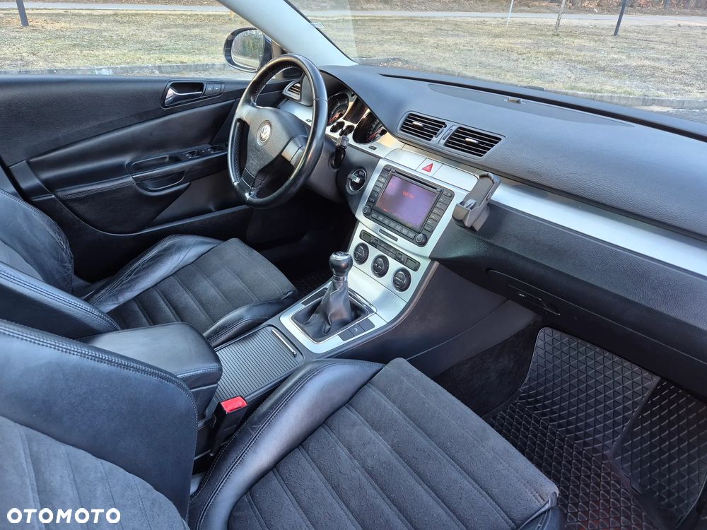 Volkswagen Passat 2.0 TDI DPF Highline - 19