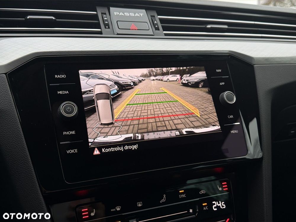 Volkswagen Passat - 31