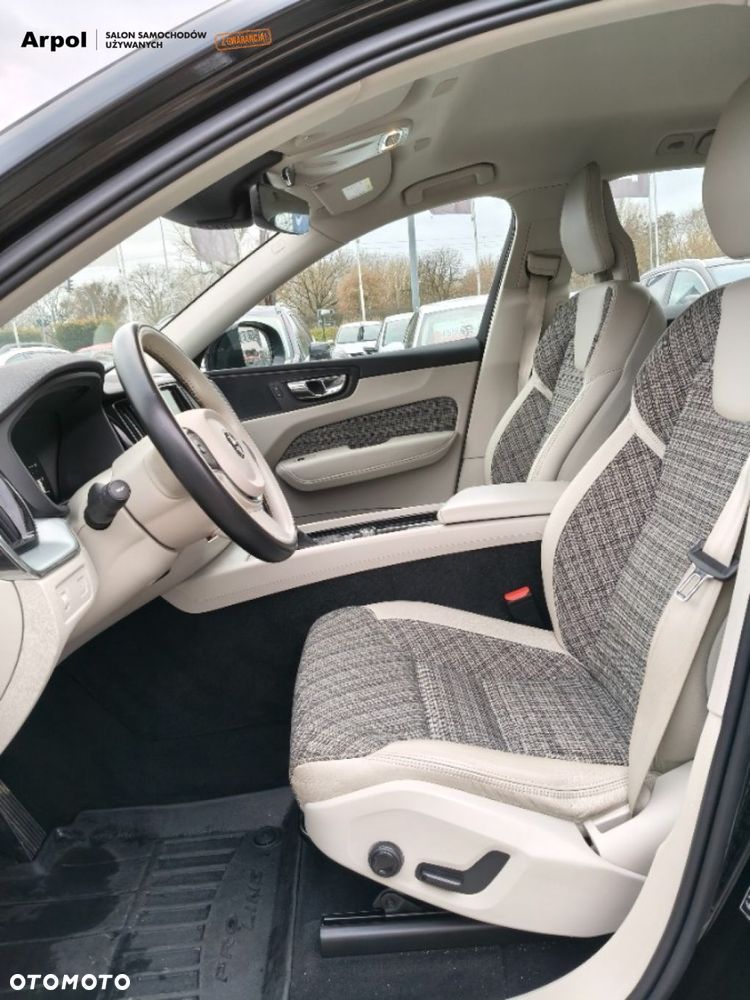 Volvo XC 60 T5 AWD Momentum - 9