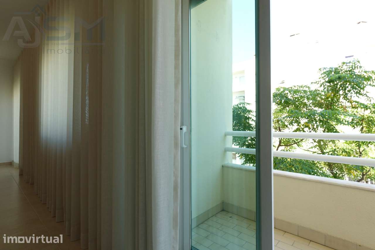 Apartamento T2 no Montijo – Cozinha Equipada, Garagem e Arrecadação - Grande imagem: 4/37