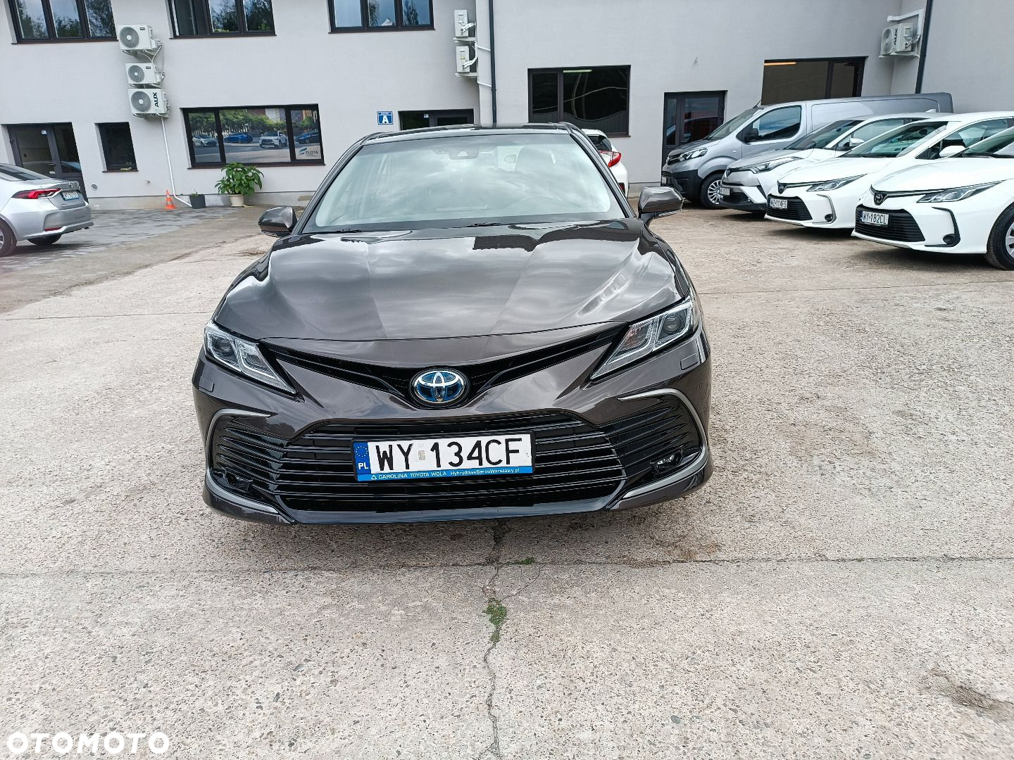 Toyota Camry - 4