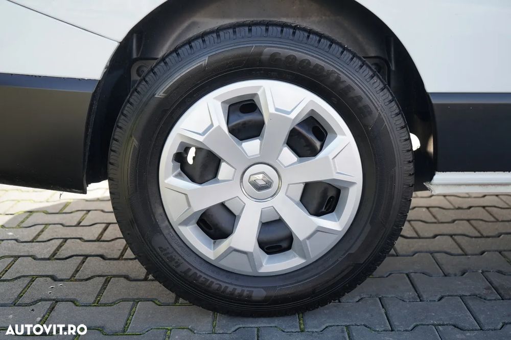 Renault TRAFIC III / AUTOBUS / 9 LOCURI / 90.000 KM / PRIMUL PROPRIETAR / SHOWROOM POLONESE / 2022 / - 18
