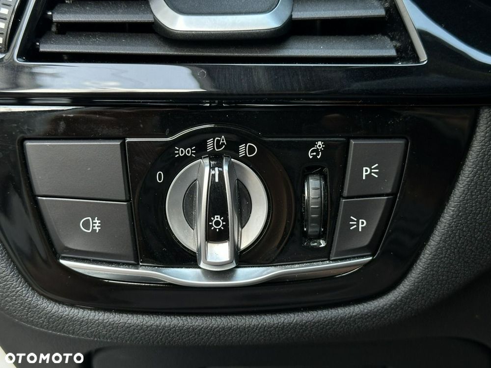 BMW Seria 5 530e xDrive Luxury Line - 41