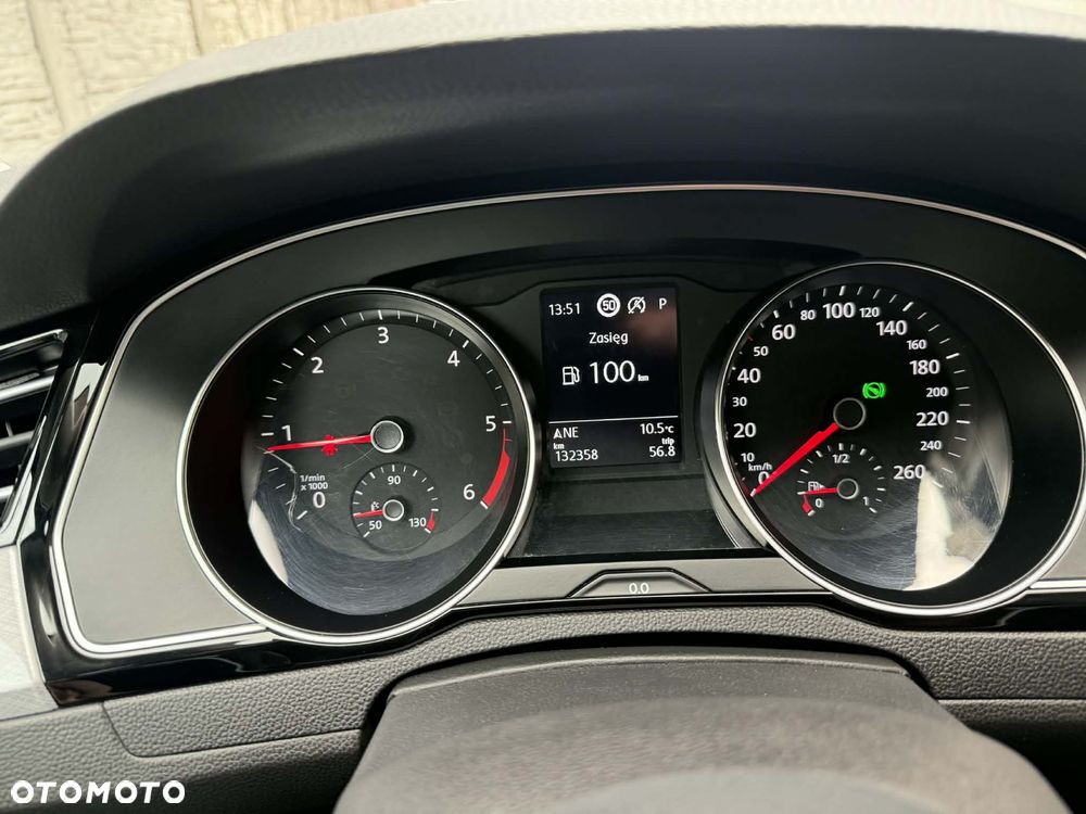 Volkswagen Passat - 11