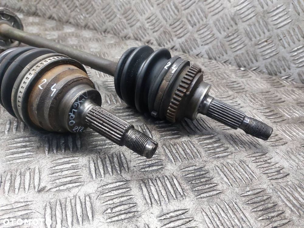 PÓŁOŚ LEWY PRZÓD + PRAWY PRZÓD KIA RIO I LIFT 1.3 8V - 2