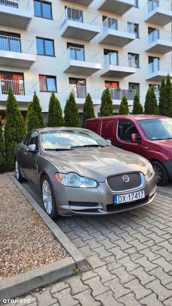 Jaguar XF 2.7 V6 D Luxury - 4