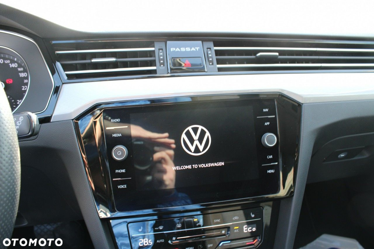 Volkswagen Passat - 26