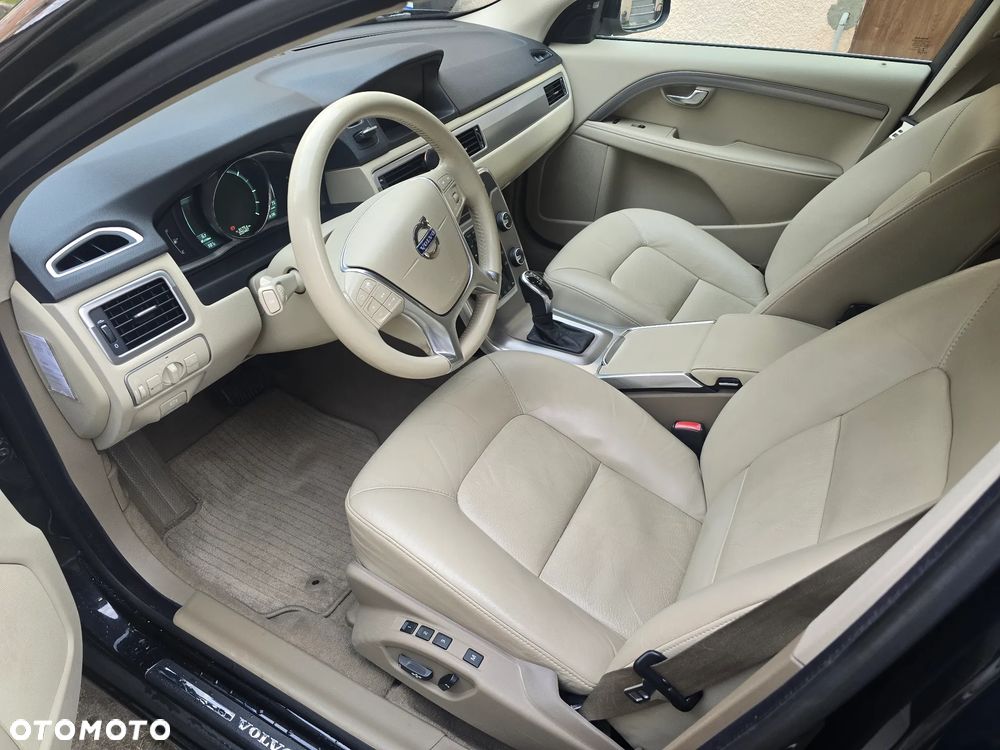 Volvo V70 D2 Summum - 13