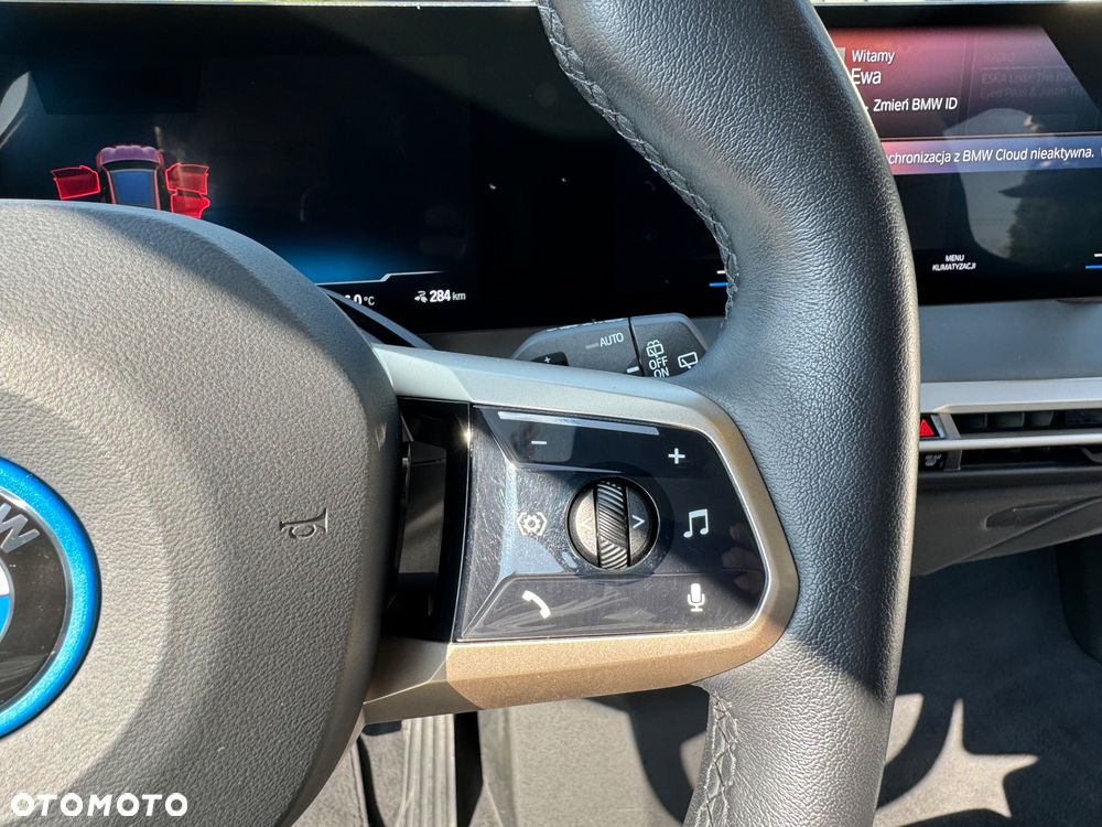 BMW iX xDrive40 76.6kWh Signature - 12