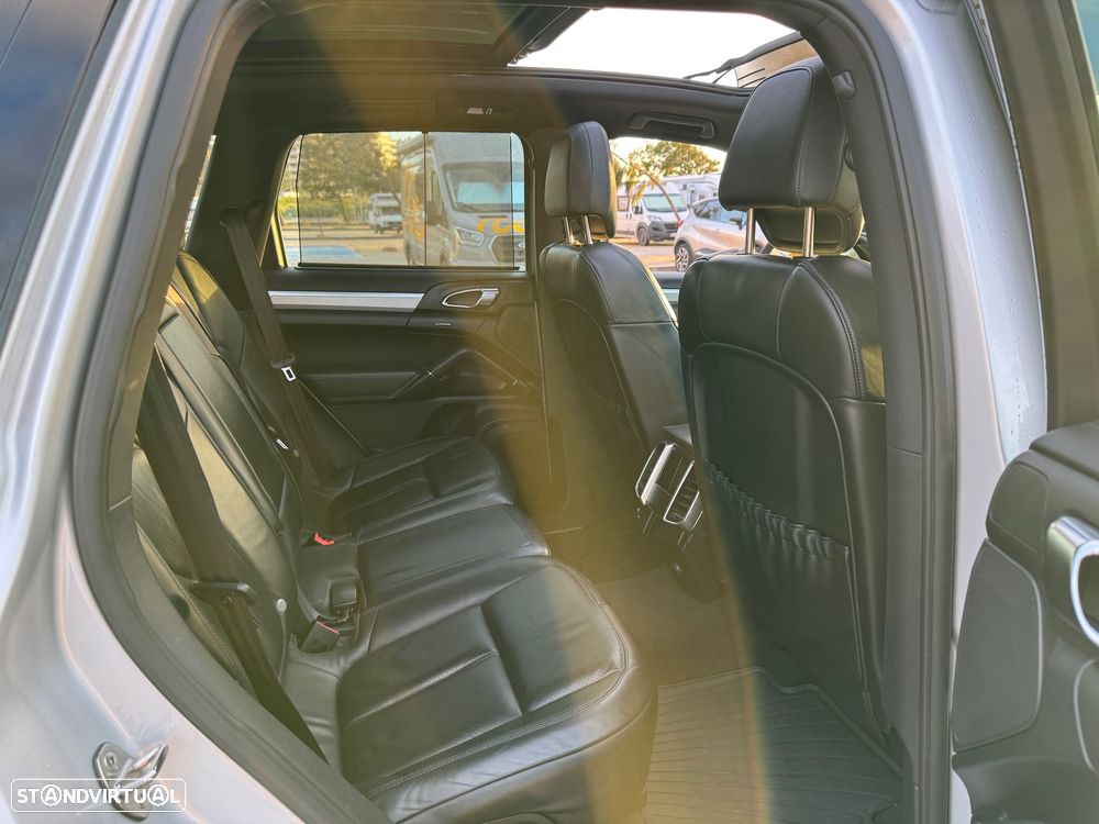 Porsche Cayenne S - 35