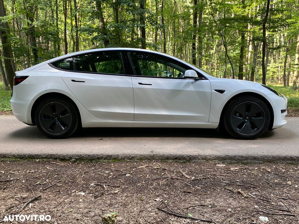 Tesla Model 3 - 4