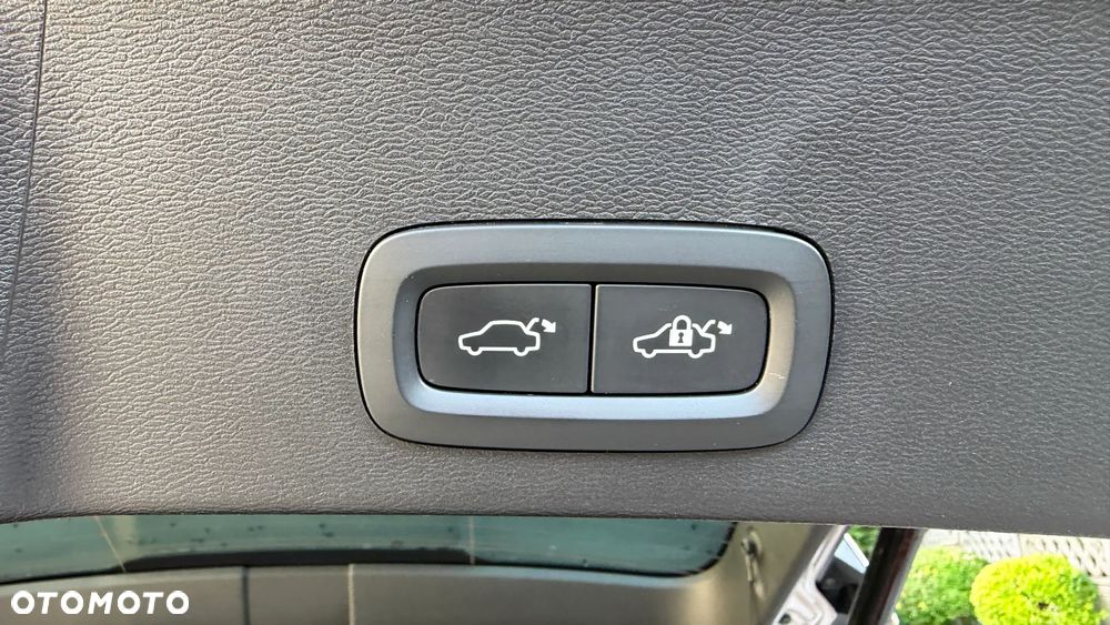 Volvo XC 40 B3 B DKG Ultra Black Edition - 34