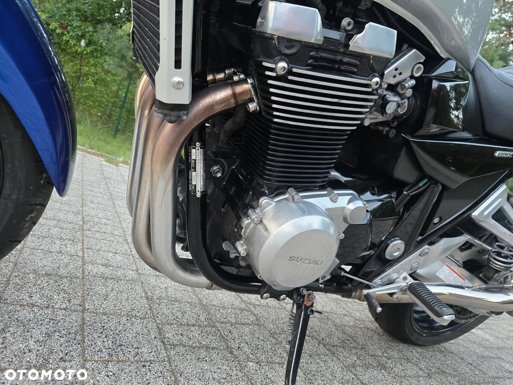Suzuki GSX - 23