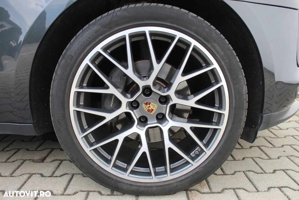 Porsche Macan - 40