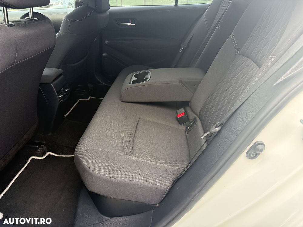 Toyota Corolla 1.8 HSD Dynamic - 17