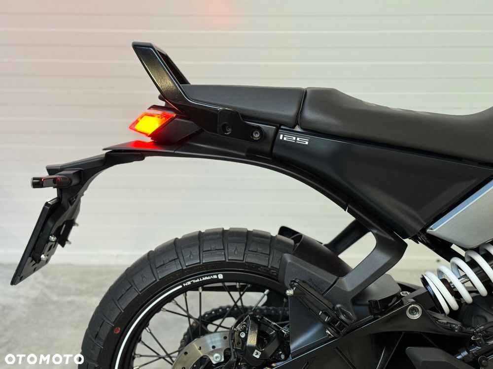 Husqvarna Svartpilen - 18