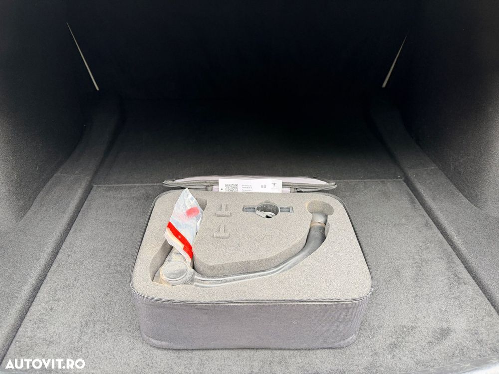 Tesla Model 3 Standard Reichweite Plus Hinterradantrieb - 11