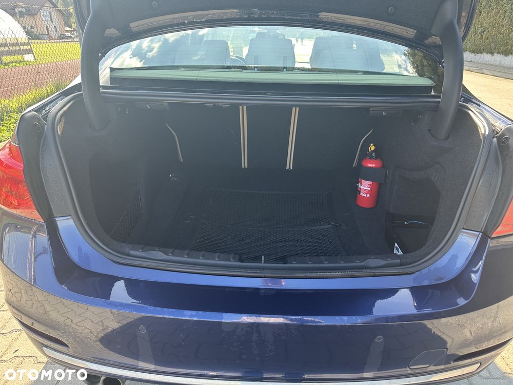 BMW Seria 3 328i Luxury Line - 9